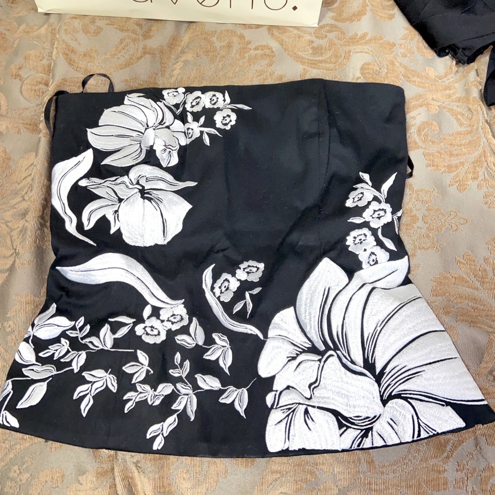 Black and white fitting top